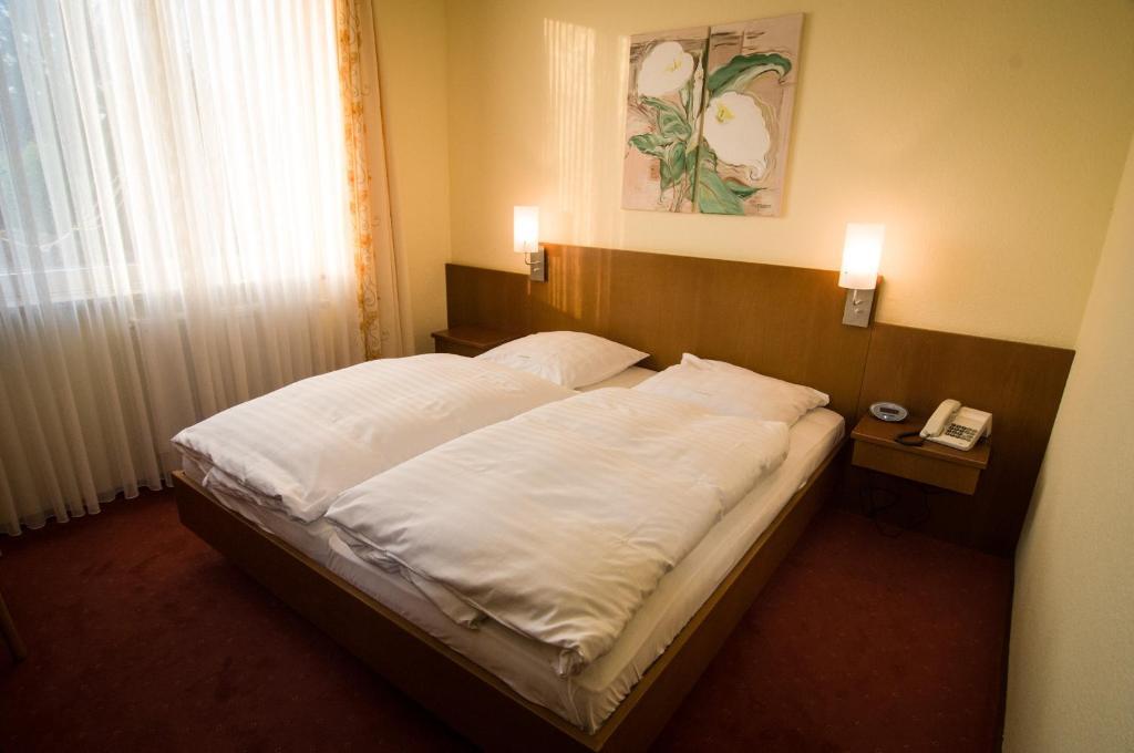 Hotel Hellers Krug Holzminden Room photo