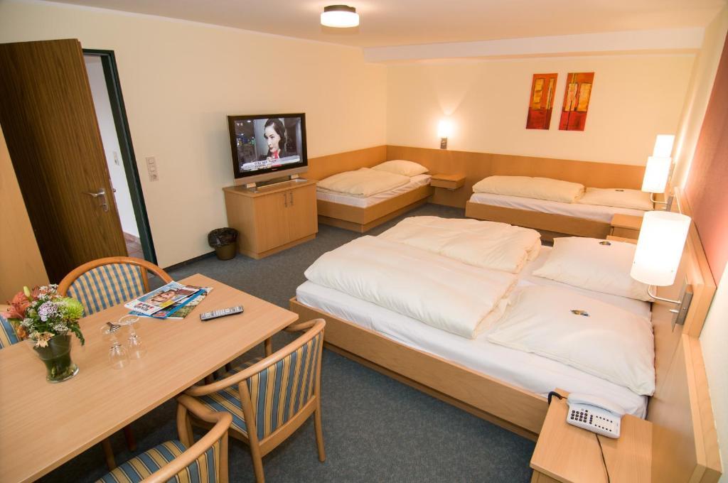 Hotel Hellers Krug Holzminden Room photo