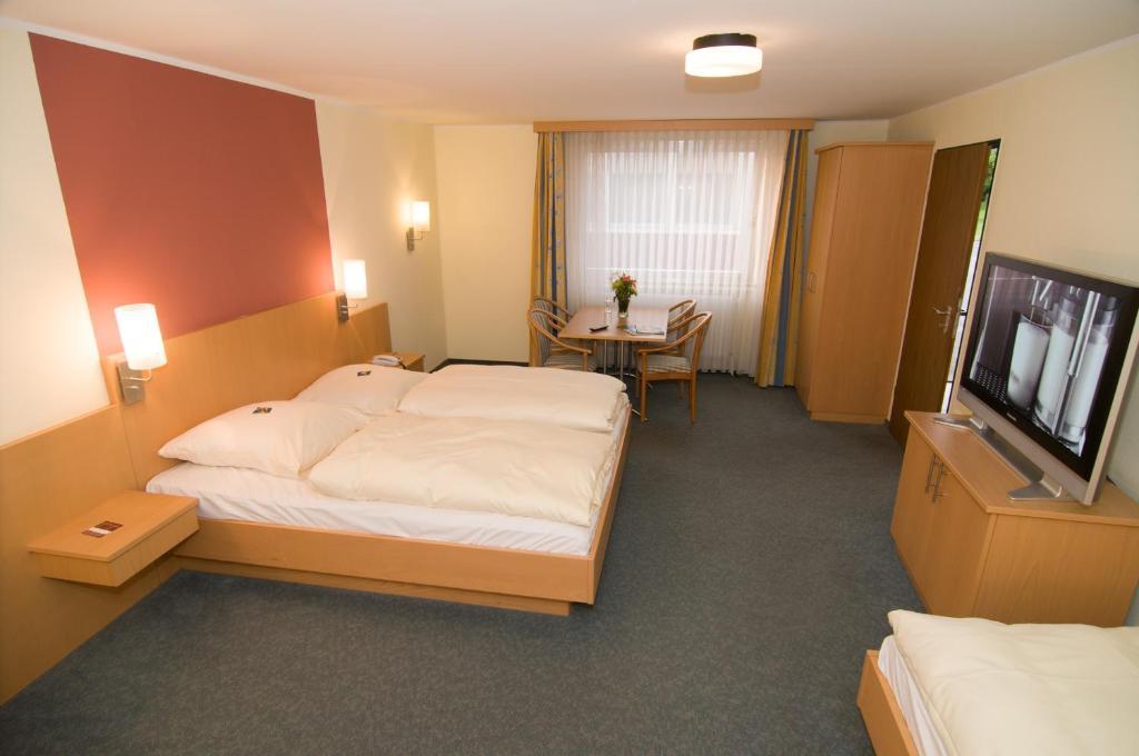 Hotel Hellers Krug Holzminden Room photo