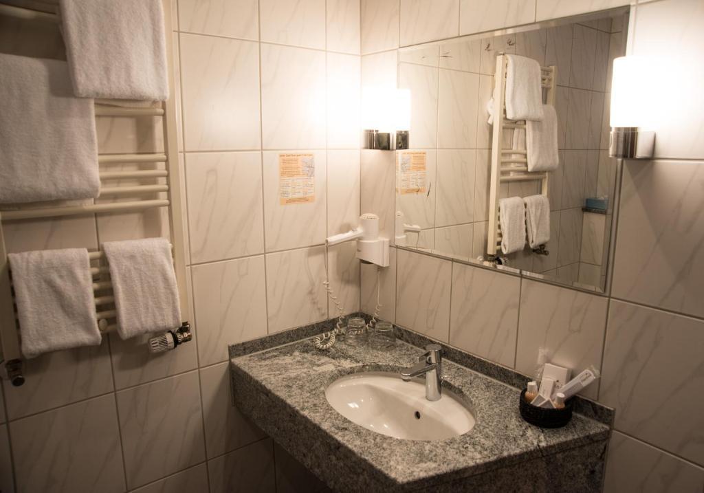 Hotel Hellers Krug Holzminden Room photo