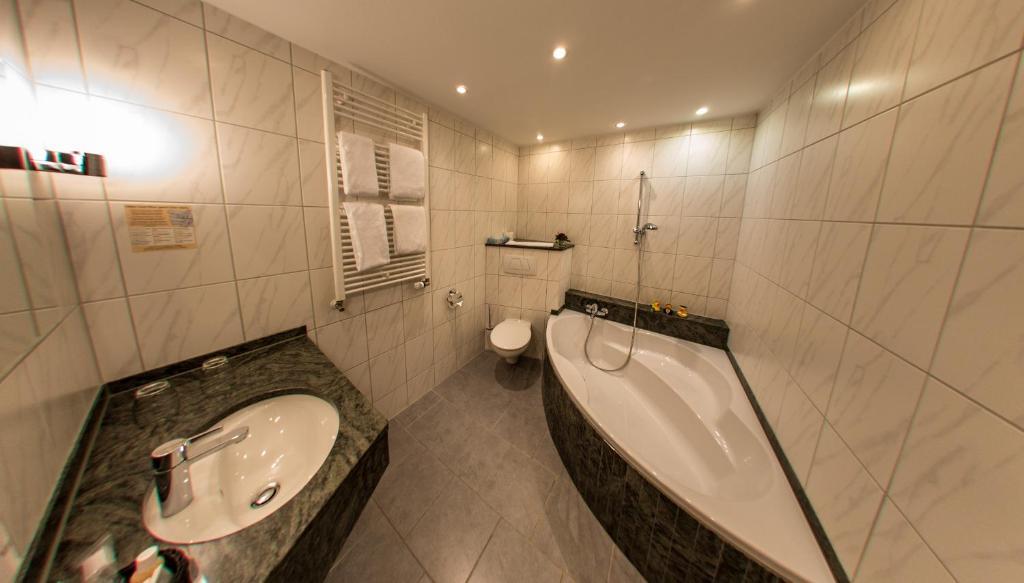 Hotel Hellers Krug Holzminden Room photo
